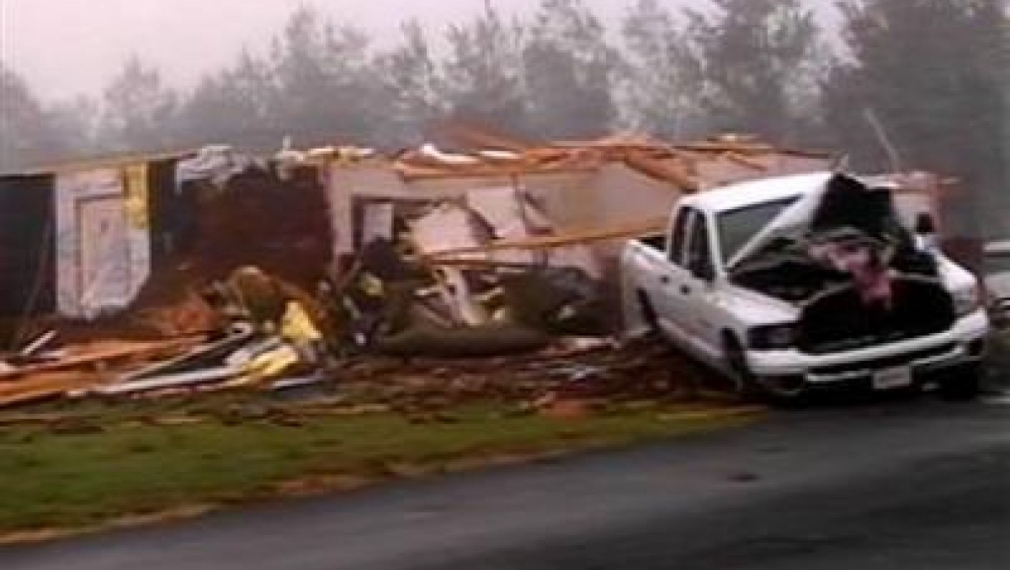 Най-малко 25 души загинаха заради силни бури и торнада в южните райони на САЩ