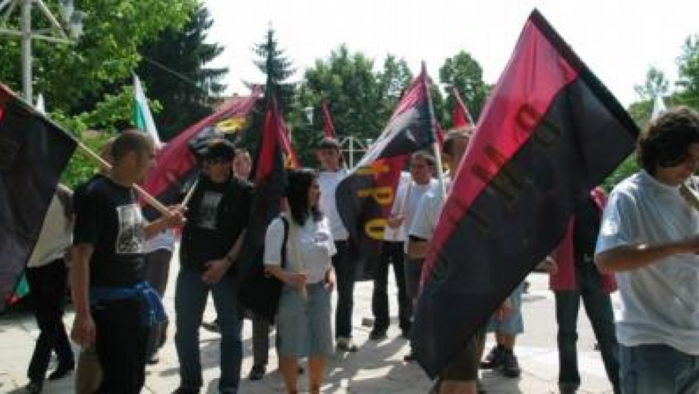 "Солидарна България": Партиите да прекъснат всякакво взаимодействие с ВМРО заради побоя в Бругас "Солидарна България": Партиите да прекъснат всякакво взаимодействие с ВМРО заради побоя в Бругас