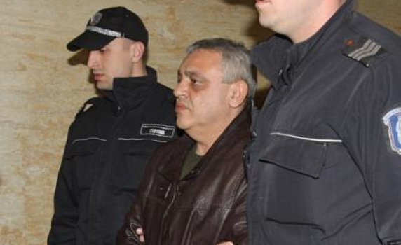 Полицейско насилие и нелепо поведение на служители на МВР при ареста на бившя главен секретар на финансовото министерство Тенчо Попов