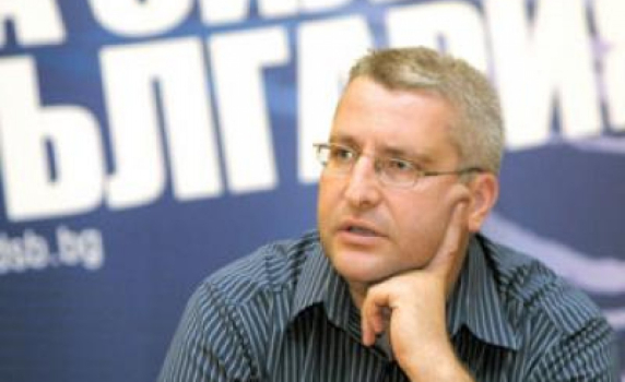 Костов номинира Светослав Малинов за президент. ДСБ не искат предварителните избори да са в средата на май