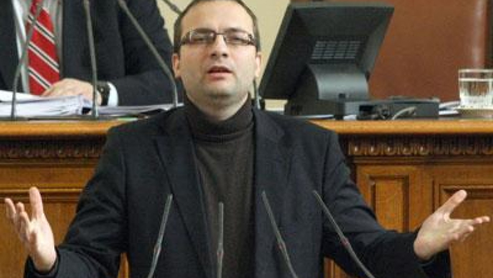 Председателят на СДС: Трябва да има човек с малко по-нов, по-неизвестен, разбира се, с административен опит, какъвто Румен Христов има Председателят на СДС: Трябва да има човек с малко по-нов, по-неизвестен, разбира се, с административен опит, какъвто Румен Христов има