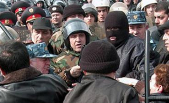 Арменската опозиция поиска оставката на правителството и предсрочни избори