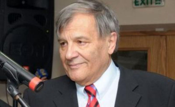 Почина Иван Славков
