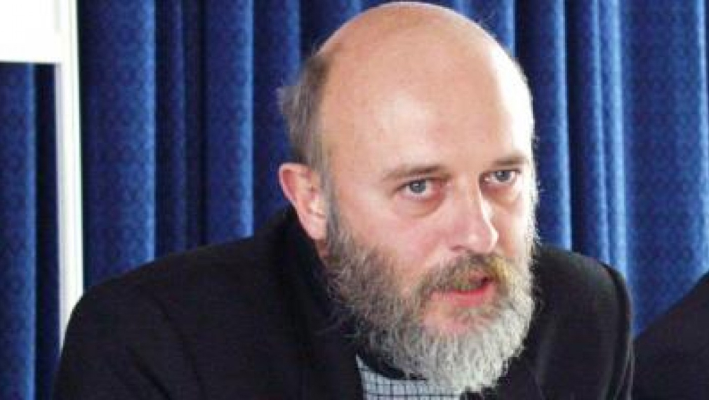 Едвин Сугарев: Синята коалиция се самоубива публично с кандидатурите на Румен Христов и Светослав Малинов Едвин Сугарев: Синята коалиция се самоубива публично с кандидатурите на Румен Христов и Светослав Малинов