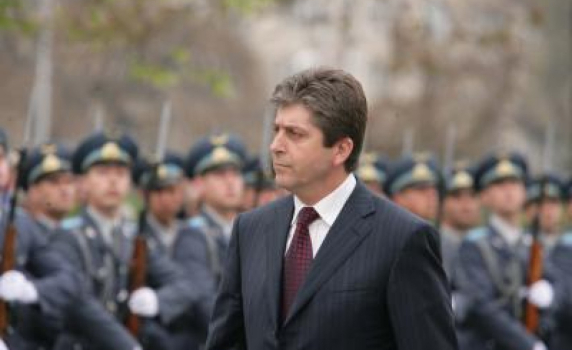 Първанов поиска повече пари за армията