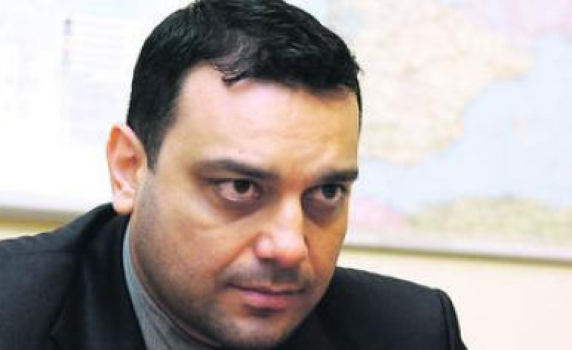 Румен Петков отказа да участва в гласуването на новия министър на транспорта Ивайло Московски. Бил коалиционен партньор и приятел с баща му