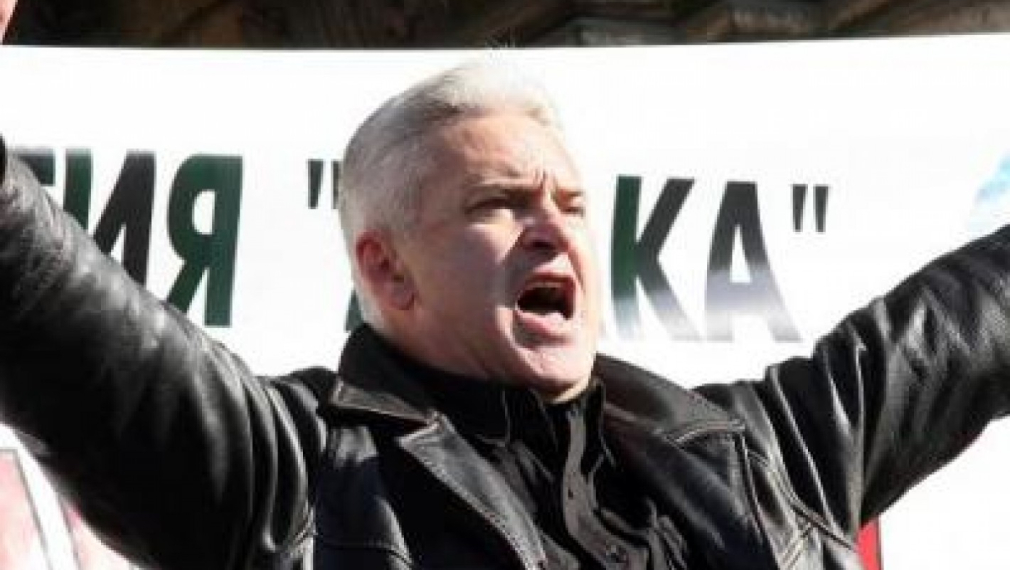 Волен Сидеров се нахвърли да бие Корман Исмаилов в студиото на „Неделя 150” Волен Сидеров се нахвърли да бие Корман Исмаилов в студиото на „Неделя 150”