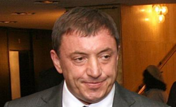 "Единение и екипност" на Алексей  Петров обяви, че изстъпленията пред "Баня Башъ" джамия са в услуга на Борисов и изпълнителната власт