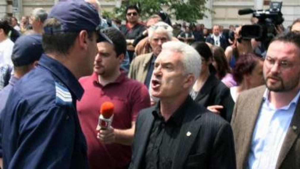 С пълно единодушие парламентът осъди ксенофобските действия на "Атака" С пълно единодушие парламентът осъди ксенофобските действия на "Атака"