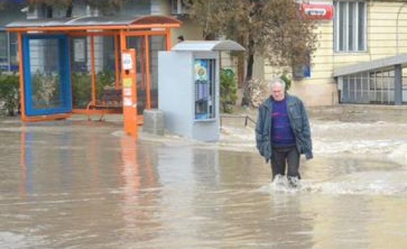 Обстановката в страната се нормализира. Бедствено остава положението в Харманли, Свиленград и Любимец