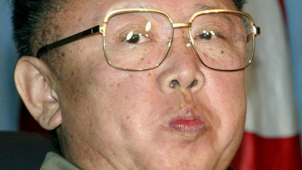 Северна Корея празнува тържествено 70-ия рожден ден на наскоро починалия лидер на страната Ким Чен-ир