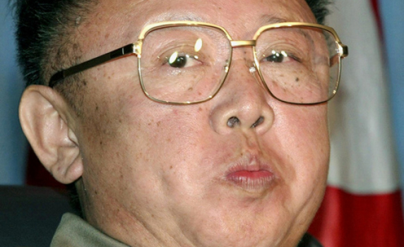 Северна Корея празнува тържествено 70-ия рожден ден на наскоро починалия лидер на страната Ким Чен-ир