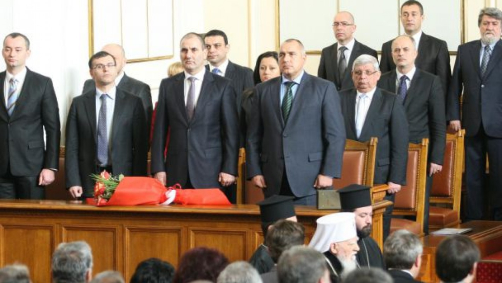 Бонусите на властта – мъглата се сгъстява