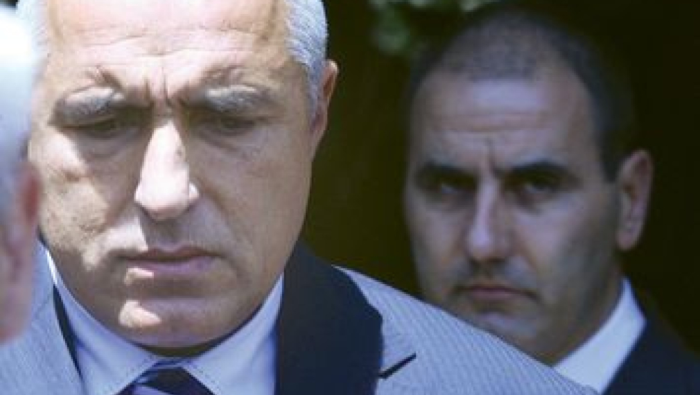 Борисов възложил на „лошия” Цветанов да уволни висшите чиновници с невърнати бонуси Борисов възложил на „лошия” Цветанов да уволни висшите чиновници с невърнати бонуси