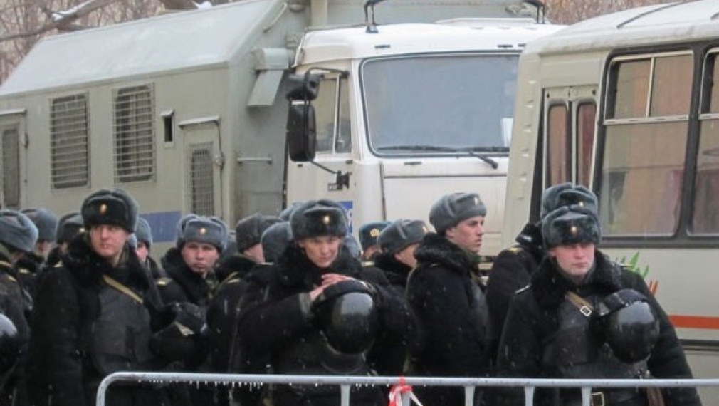 Вътрешни войски и ОМОН в центъра на Москва