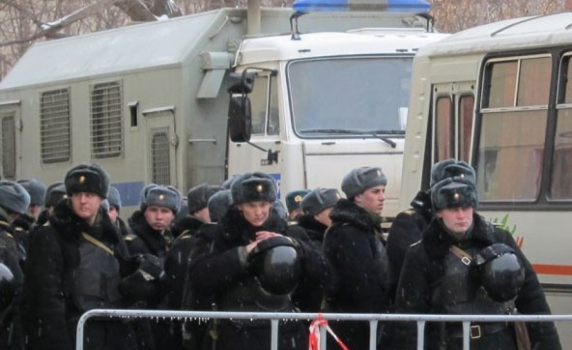 Вътрешни войски и ОМОН в центъра на Москва
