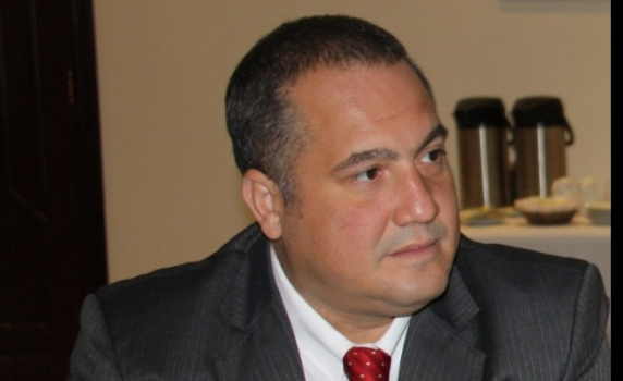 Слави Бинев: Бойко може да направи и кучето си Борко депутат