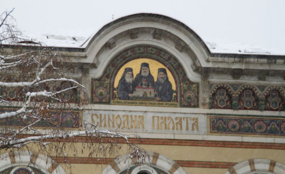 Синодът ще проверява редови свещеници за досиета