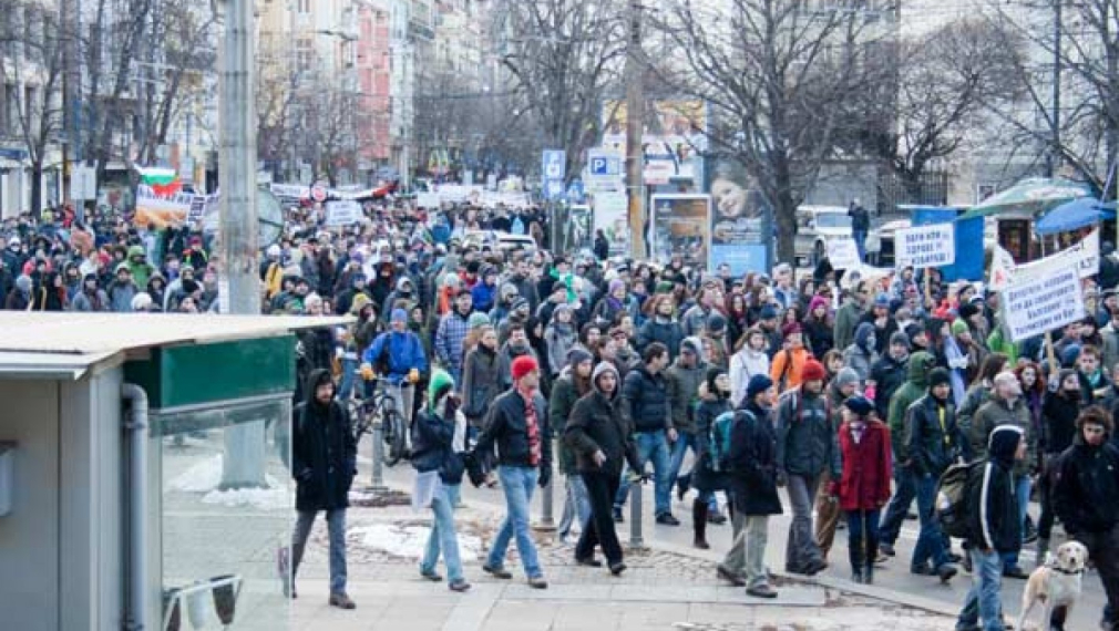 Стотици протестираха срещу безобразията в България (обновена) Стотици протестираха срещу безобразията в България (обновена)