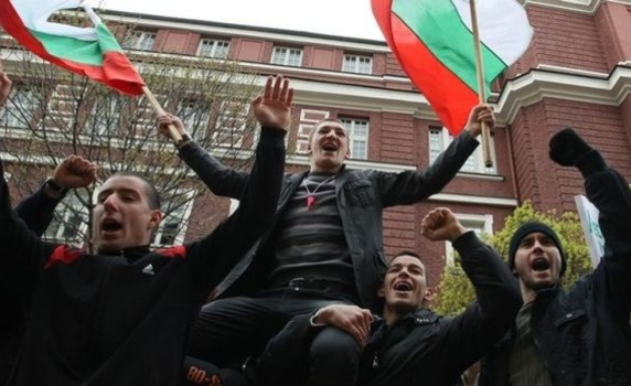Студентски протест срещу строителното беззаконие блокира &quot;Орлов мост&quot; 