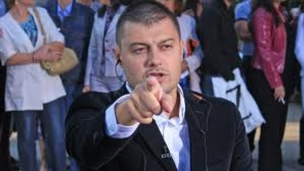 Бареков се уплаши от Алексей Петров и избяга от правосъдието Бареков се уплаши от Алексей Петров и избяга от правосъдието