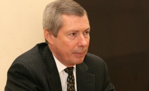 Уорлик пак не каза защо е отнета американската виза на Румен Петков