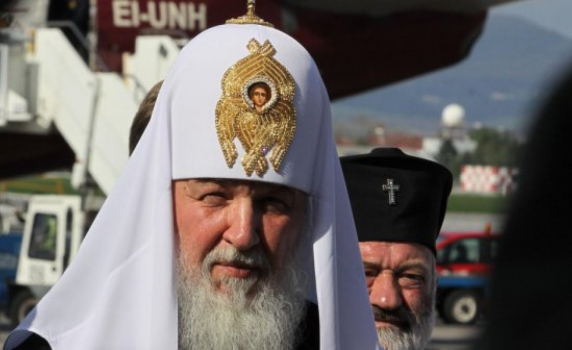 Кучето Троян – звезда в публикациите за посещението на патриарх Кирил у нас