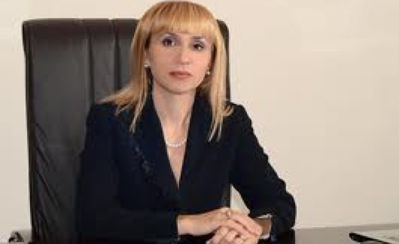 Брюксел не е искал структурна реформа на ВСС, твърди министър Ковачева