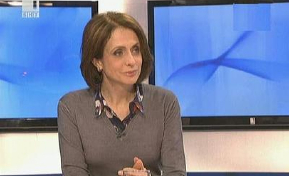 Надежда Нейнски: Кунева подменя десницата