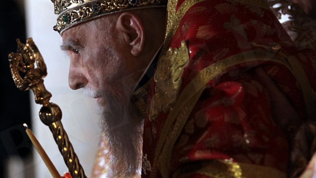 Патриарх Максим е в болница със счупени ребра