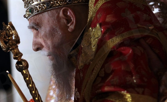 Патриарх Максим е в болница със счупени ребра