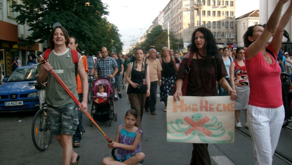 Протестиращите към Борисов: "Ние не сме октопод" Протестиращите към Борисов: "Ние не сме октопод"