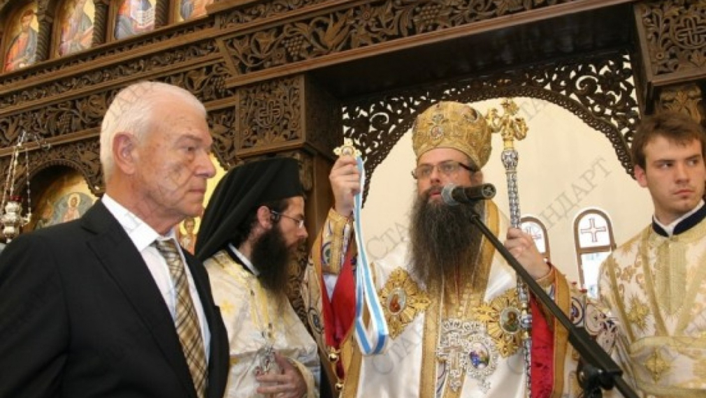 Дългобрада буфонада