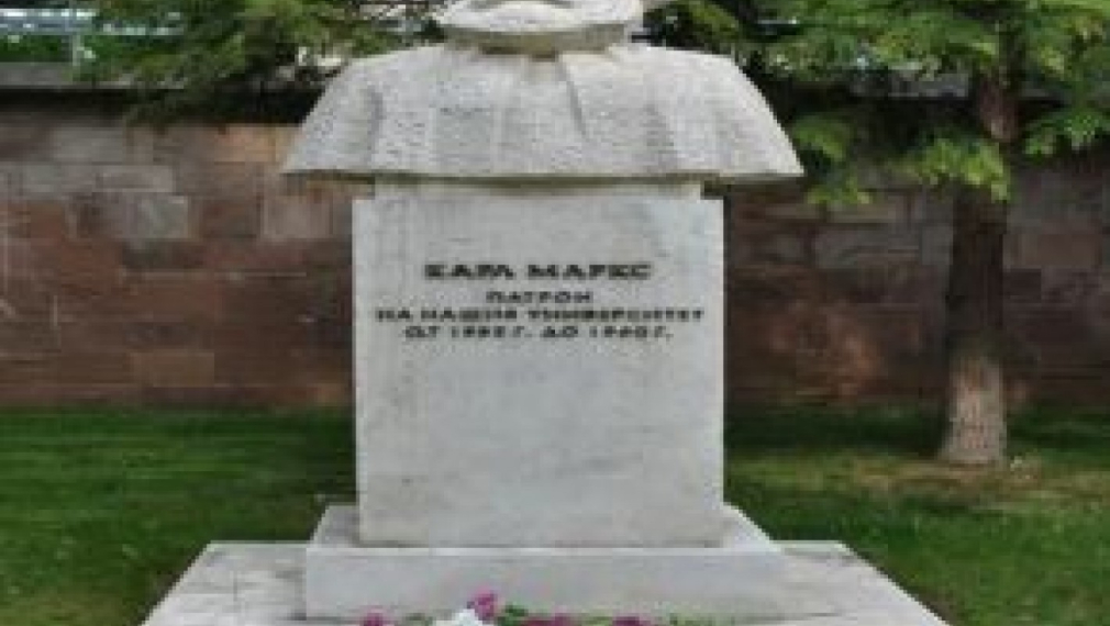 Майки: Махнете Карл Маркс от УНСС, затворете чалготеките Майки: Махнете Карл Маркс от УНСС, затворете чалготеките
