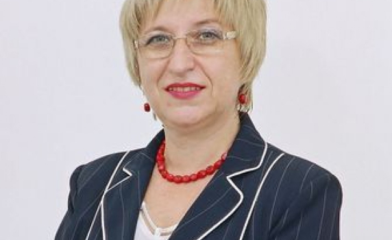 Цецка Цачева: Приключвам с лъскавите списания