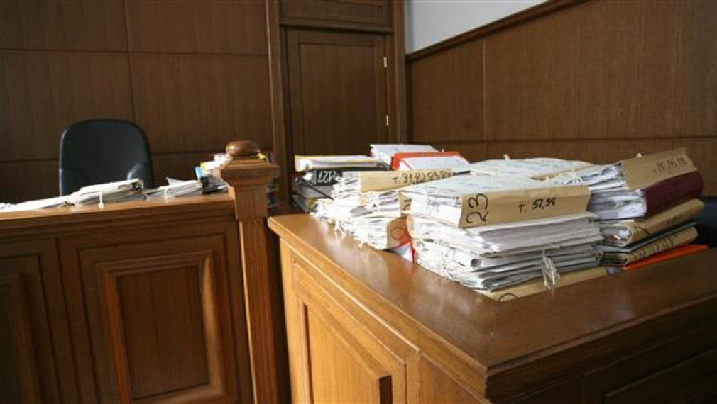 Министър Ковачева иска списък на прокурори и съдии със забавени дела Министър Ковачева иска списък на прокурори и съдии със забавени дела