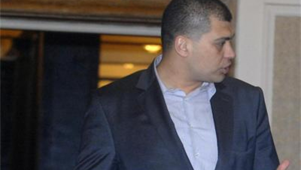 Димитър Аврамов подаде оставка, НС я прие