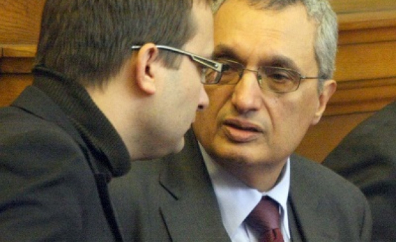 Вот на недоверие: СДС и ДСБ няма да участват в гласуването 