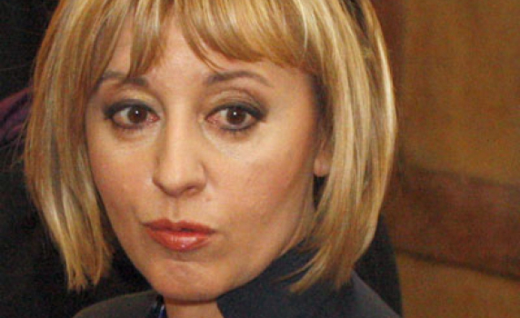 Мая Манолова: В ГЕРБ играят на &quot;доброто и лошото ченге&quot; за референдума за АЕЦ &quot;Белене&quot;