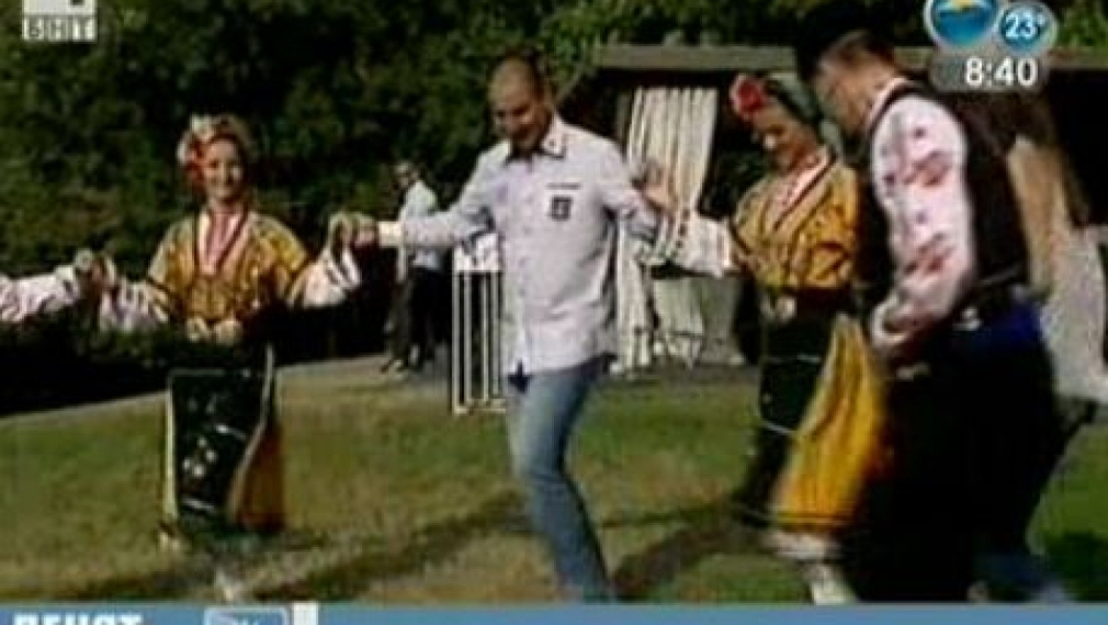 Цветанов ни призова да спим спокойно и игра хоро в ефира на БНТ