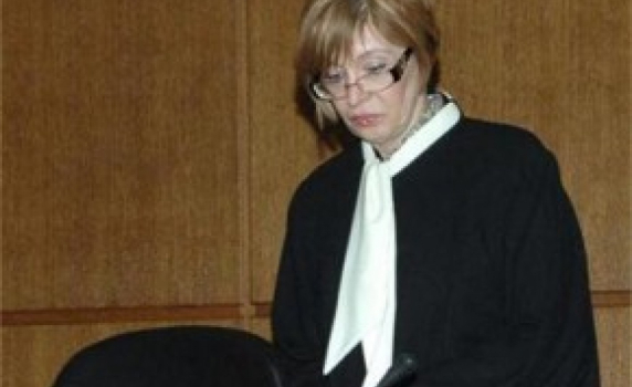Лъсна тежката  зависимост  на съдия Румяна Ченалова 