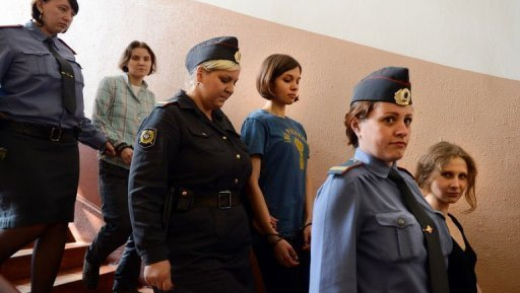 По две години затвор за момичетата от Pussy Riot По две години затвор за момичетата от Pussy Riot