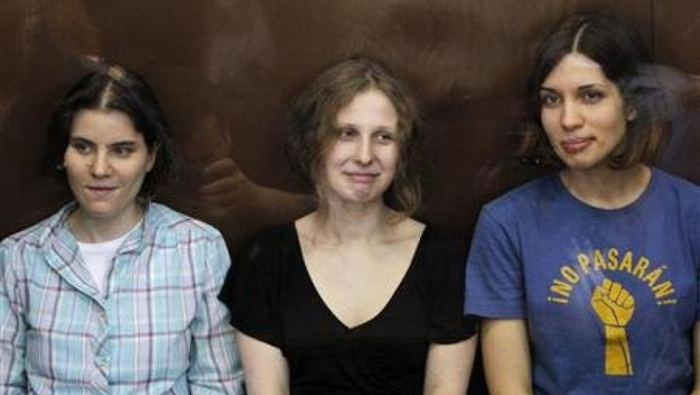 Медведев благосклонен към освобождаването на трите жени от „Pussy Riot”