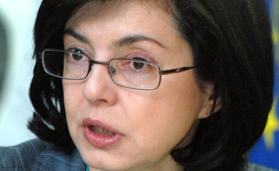 Кунева: Политика не се прави, като настройваш учителите срещу полицаите