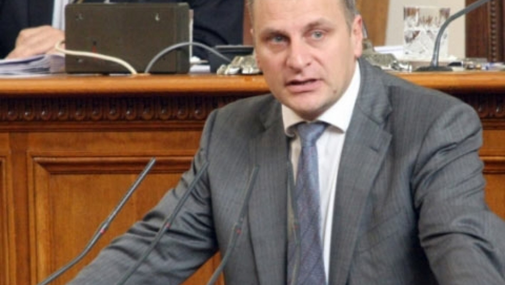 БСП: Кой в държавата отговаря за „Авиоотряд 28"? БСП: Кой в държавата отговаря за „Авиоотряд 28"?