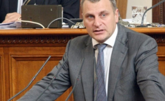 БСП: Кой в държавата отговаря за „Авиоотряд 28&quot;? 