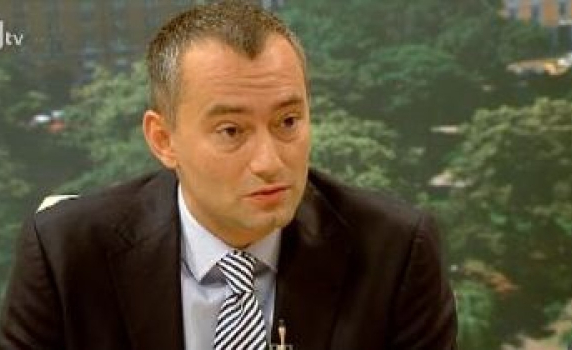 Н. Младенов: Ако питате за баща ми, ставате част от комунистически заговор