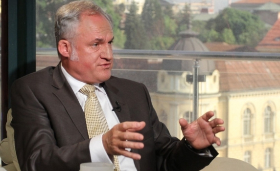 Парамов: Имало е сделка между БСП и Костов