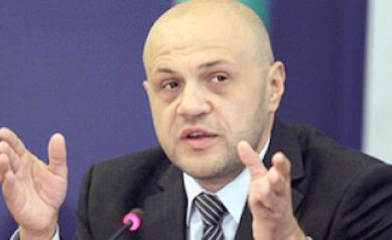 Дончев: И при нарушения в обществените поръчки парите остават в България