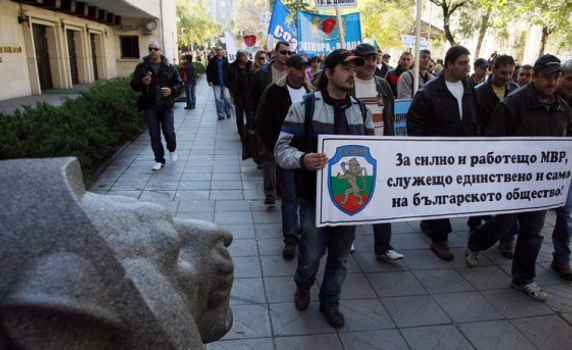 Няма да има увеличение на заплатите в МВР. Полицаите заплашват с нови протести